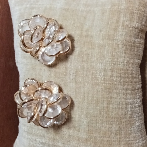 Gold Tone Bezel Set Clear Rhinestone Cluster Post Earrings - Picture 5 of 8